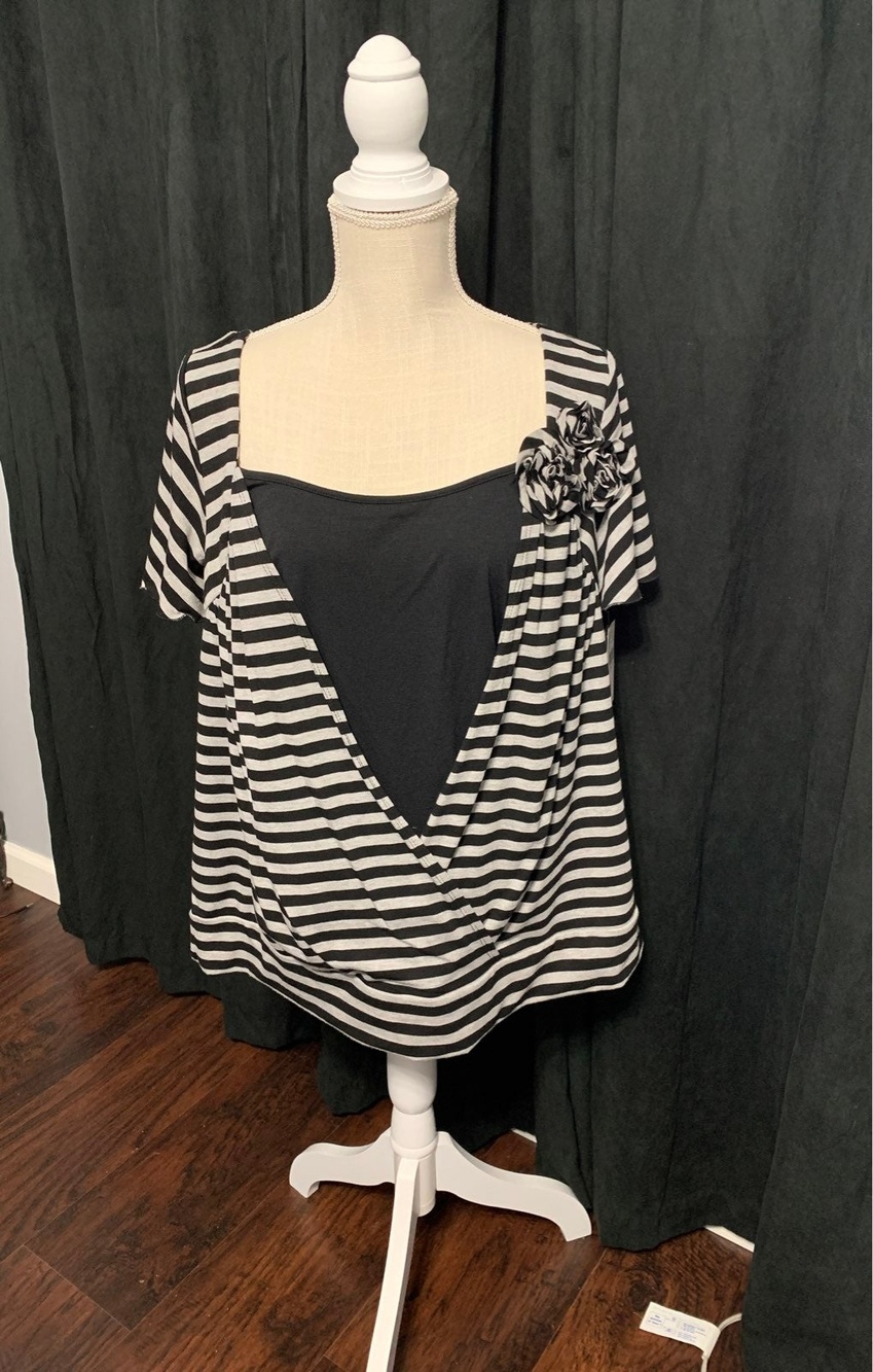 Alyx Woman Top Size 1X New with tags